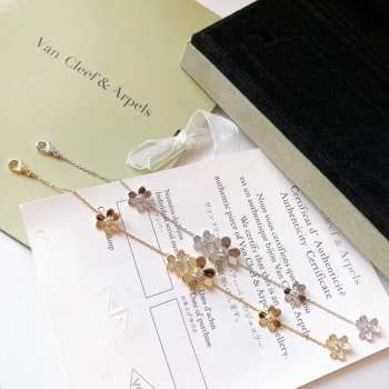 Uubags | Van Cleef & Arpels Frivole bracelet, 5 flowers 18K yellow gold, diamond