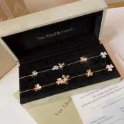 Uubags | Van Cleef & Arpels Frivole bracelet, 5 flowers 18K yellow gold, diamond - 4