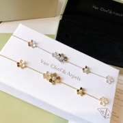 Uubags | Van Cleef & Arpels Frivole bracelet, 5 flowers 18K yellow gold, diamond - 3