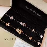 Uubags | Van Cleef & Arpels Frivole bracelet, 5 flowers 18K yellow gold, diamond - 2