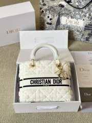 Uubags | Dior Medium Lady D-lite White Cannage Shearling Bag 24x20x11cm - 4