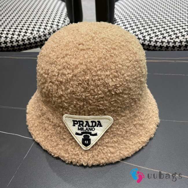 Uubags | Prada fur bucket hat in white - 1