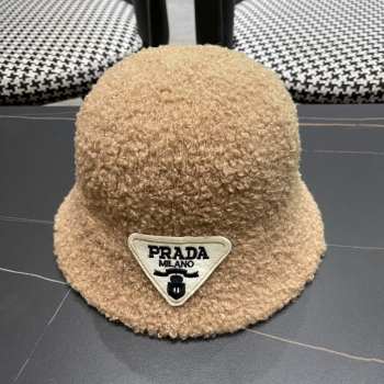 Uubags | Prada fur bucket hat in white