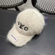 Uubags | Louis Vuitton fur cap in white - 1