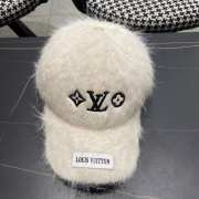 Uubags | Louis Vuitton fur cap in white - 5