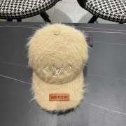 Uubags | Louis Vuitton fur cap in beige - 6