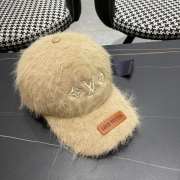 Uubags | Louis Vuitton fur cap in beige - 5