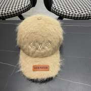 Uubags | Louis Vuitton fur cap in beige - 3