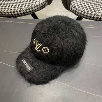 Uubags | Louis Vuitton fur cap in black