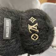 Uubags | Louis Vuitton fur cap in black - 6