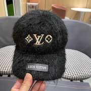 Uubags | Louis Vuitton fur cap in black - 5