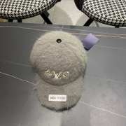 Uubags | Louis Vuitton fur cap in grey - 6