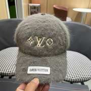 Uubags | Louis Vuitton fur cap in grey - 3