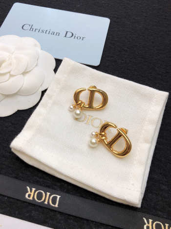 Uubags | Dior gold pearl earrings 01