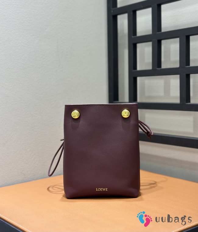 Uubags Loewe Pebble pouch bag in burgundy smooth calfskin 21.5x17x7cm - 1