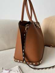 Uubags | Valentino Garavani Rockstud Handbag In Brown Grainy Calfskin 28x21x14cm - 4