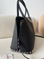 Uubags | Valentino Garavani Rockstud Handbag In Black Grainy Calfskin 28x21x14cm - 5