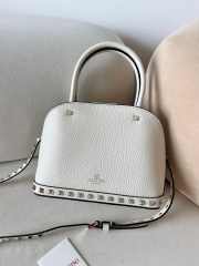 Uubags | Valentino Garavani Rockstud Small Bag In White Grainy Calfskin 21x15x10cm - 5