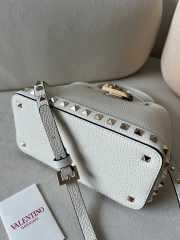 Uubags | Valentino Garavani Rockstud Small Bag In White Grainy Calfskin 21x15x10cm - 4