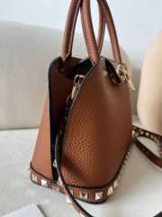 Uubags | Valentino Garavani Rockstud Small Bag In Brown Grainy Calfskin 21x15x10cm - 2