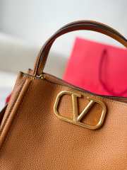 Uubags | Valentino Garavani Alltime Bag In Brown Grainy Calfskin 26x21x17cm - 5