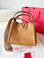 Uubags | Valentino Garavani Alltime Bag In Brown Grainy Calfskin 26x21x17cm - 2