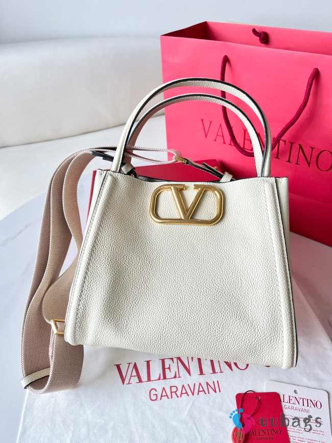 Uubags | Valentino Garavani Alltime Bag In White Grainy Calfskin 26x21x17cm - 1