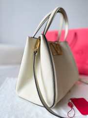 Uubags | Valentino Garavani Alltime Bag In White Grainy Calfskin 26x21x17cm - 6