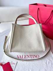 Uubags | Valentino Garavani Alltime Bag In White Grainy Calfskin 26x21x17cm - 2