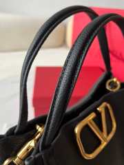 Uubags | Valentino Garavani Alltime Bag In Black Grainy Calfskin 26x21x17cm - 5