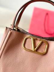 Uubags | Valentino Garavani Alltime Bag In Pink Grainy Calfskin 26x21x17cm - 5