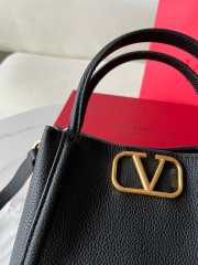 Uubags | Valentino Garavani Alltime Small Bag In Black Grainy Calfskin 19x17x14cm - 4