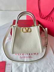 Uubags | Valentino Garavani Alltime Small Bag In White Grainy Calfskin 19x17x14cm - 1