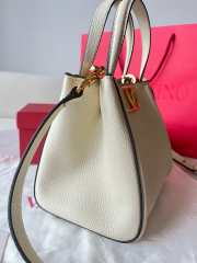 Uubags | Valentino Garavani Alltime Small Bag In White Grainy Calfskin 19x17x14cm - 5