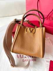 Uubags | Valentino Garavani Alltime Small Bag In Brown Grainy Calfskin 19x17x14cm - 4