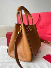 Uubags | Valentino Garavani Alltime Small Bag In Brown Grainy Calfskin 19x17x14cm - 2