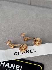 Uubags | Chanel Extrait de Camelia single earring 18K rose gold, diamonds - 3