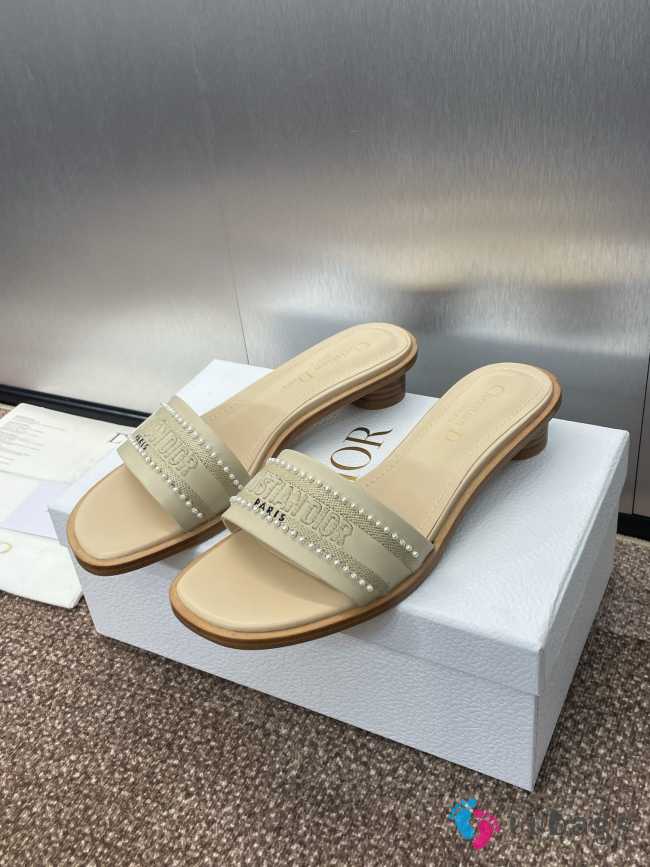 Uubags | Dior Dway Heeled Slide Cream Calfskin and Embroidered Cotton with White Resin Pearls - 1