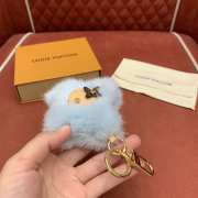 Uubags | Louis Vuitton M02300 Vivienne Fur Keychain In White - 2