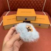 Uubags | Louis Vuitton M02300 Vivienne Fur Keychain In White - 4