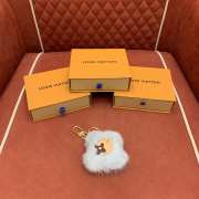 Uubags | Louis Vuitton M02300 Vivienne Fur Keychain In White - 6