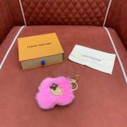 Uubags | Louis Vuitton M02300 Vivienne Fur Keychain In Pink - 4