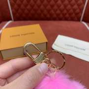 Uubags | Louis Vuitton M02300 Vivienne Fur Keychain In Pink - 3