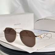 Uubags | Prada sunglasses with triangle logo - 5