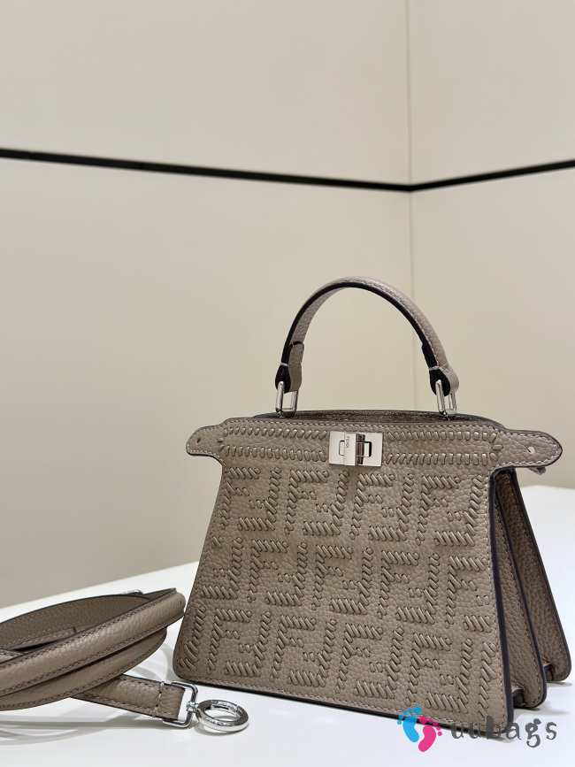 Uubags | Fendi Peekaboo ISeeU dove gray leather bag with FF interlacing 27x11x20cm - 1