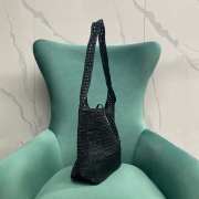 Uubags | YSL Le 5 à 7 raffia shoulder bag in black 37x14x30cm - 6