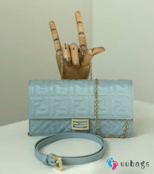 Uubags | Fendi wallet on chain Baguette light blue nappa leather wallet with FF motif 21x5x11.5cm - 1