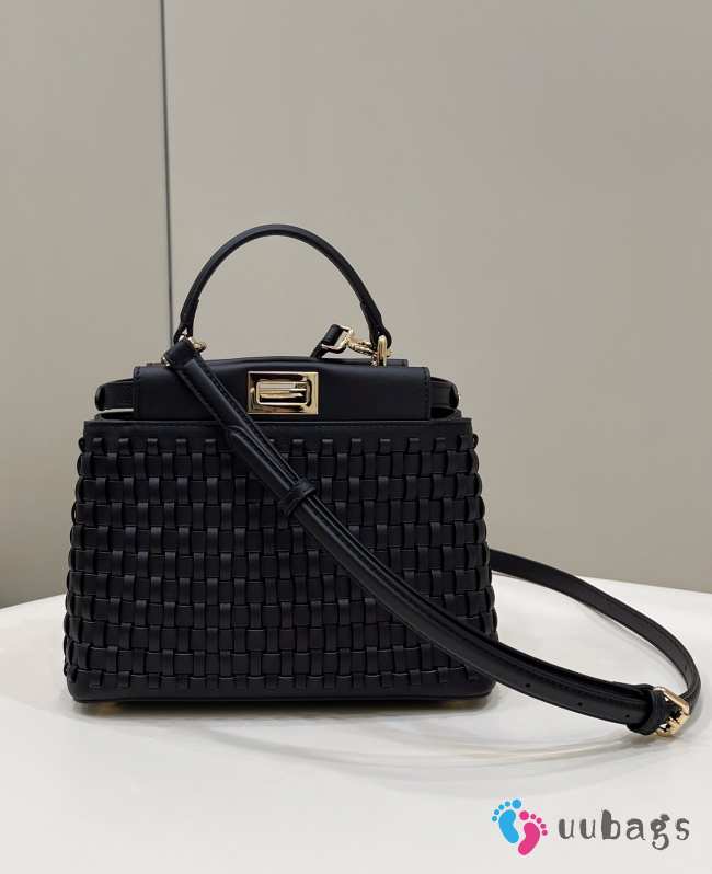 Uubags | Fendi Peekaboo shoulder bag in black 24x10.5x18.5cm - 1