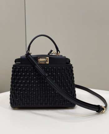 Uubags | Fendi Peekaboo shoulder bag in black 24x10.5x18.5cm