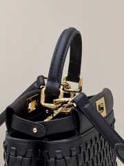 Uubags | Fendi Peekaboo shoulder bag in black 24x10.5x18.5cm - 2